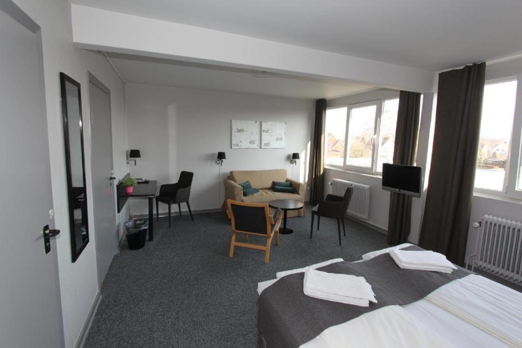 Banegaardshotellet Vojens Esterno foto