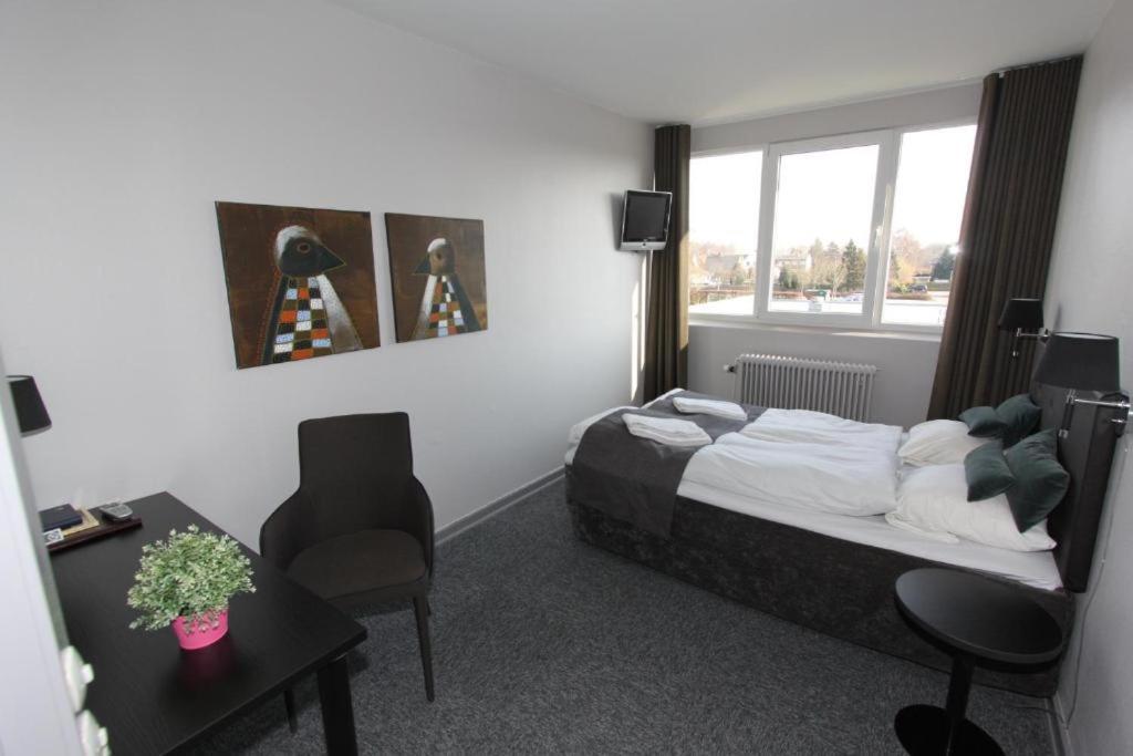 Banegaardshotellet Vojens Esterno foto
