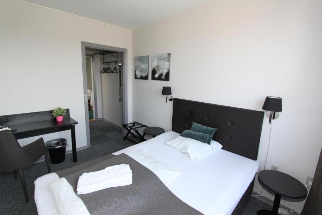 Banegaardshotellet Vojens Esterno foto